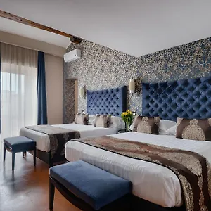 Unica 4*, Roma İtalya